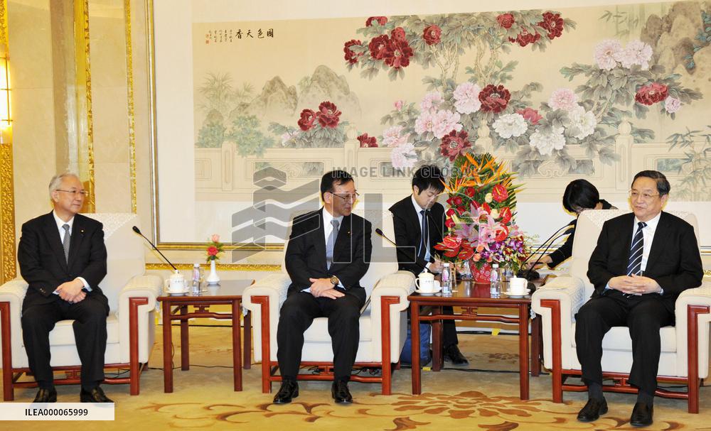 Senior Japan lawmakers meet with China's 4th-ranked leader