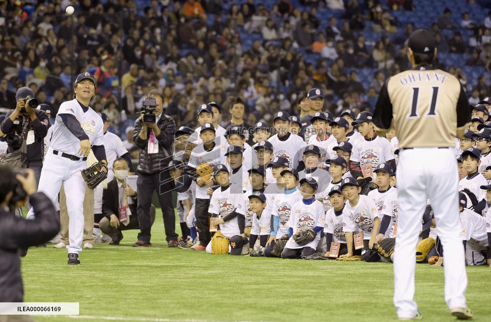 Matsui plays catch at charity event for disaster-hit kids