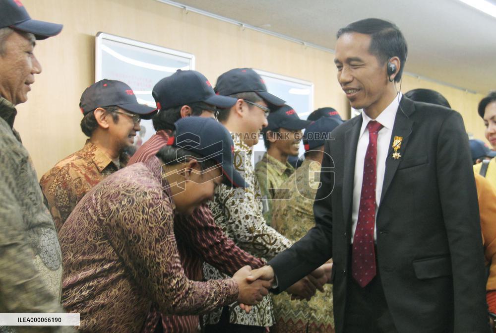 Jokowi meets with Indonesian workers at Toyota plant