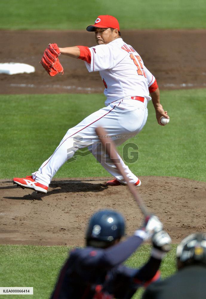 Former Yankee Kuroda wins in return to Japan