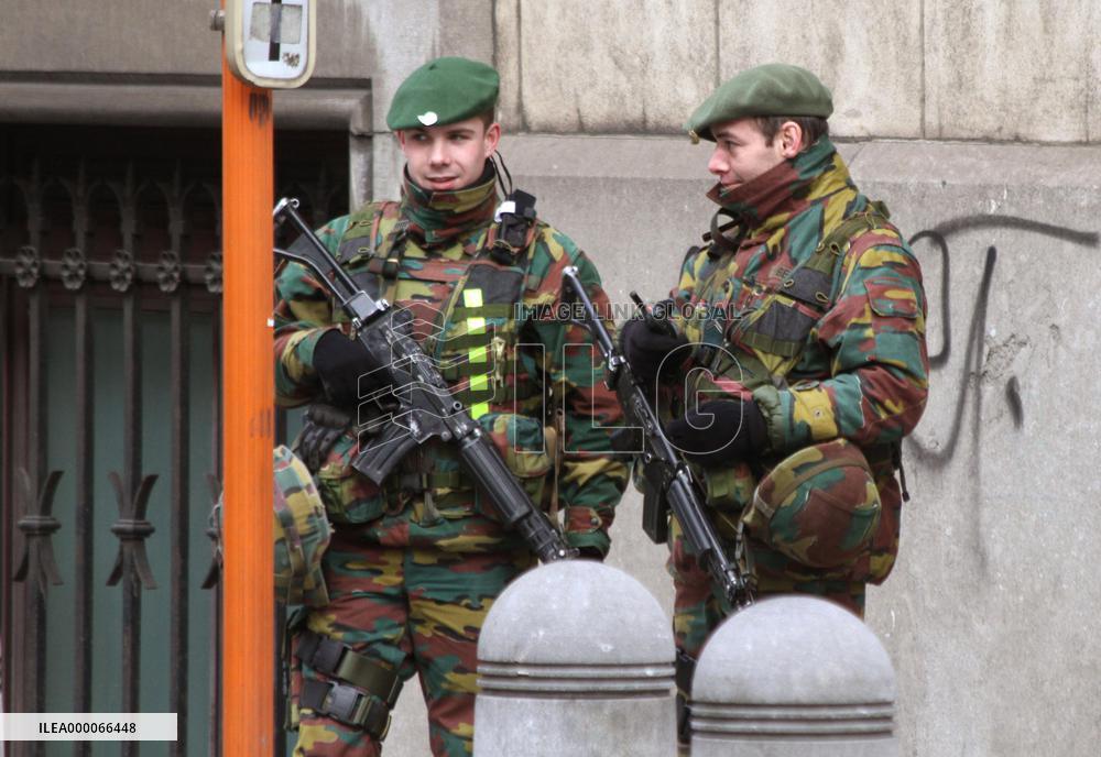 Soldiers stand guard at synagogue in Brussels