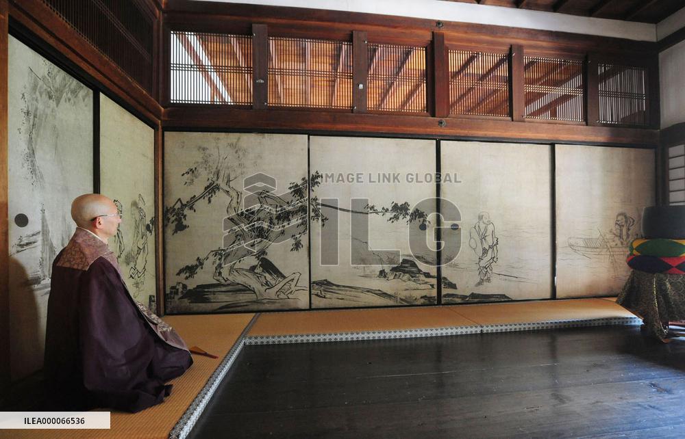 Replica of Tohaku's painting unveiled at Kyoto temple