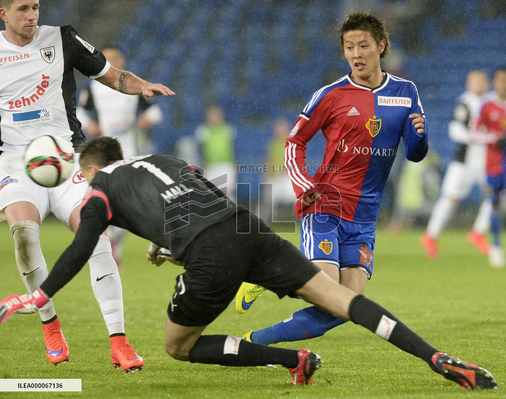 Basel forward Kakitani in action against Aarau