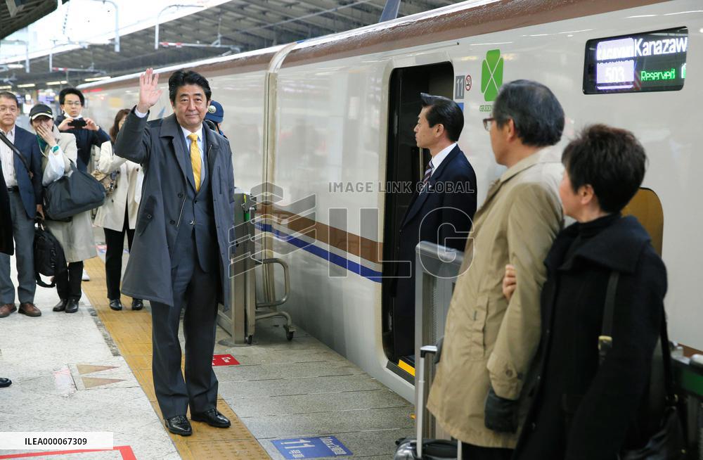 Abe visits central Japan prefectures