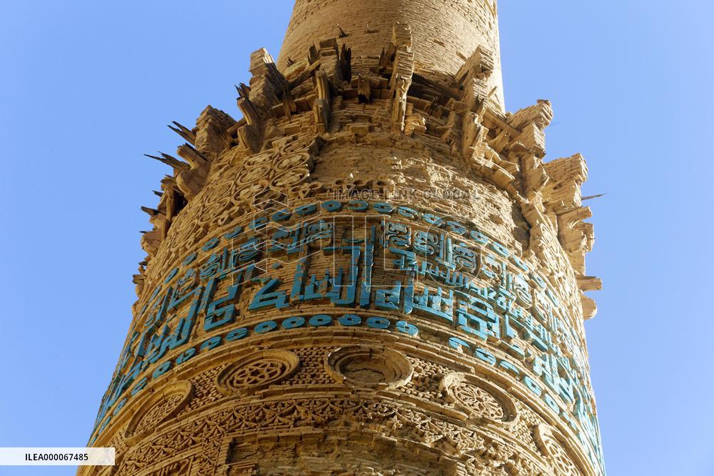 Minaret of Jam's wall ornaments seen fallen off
