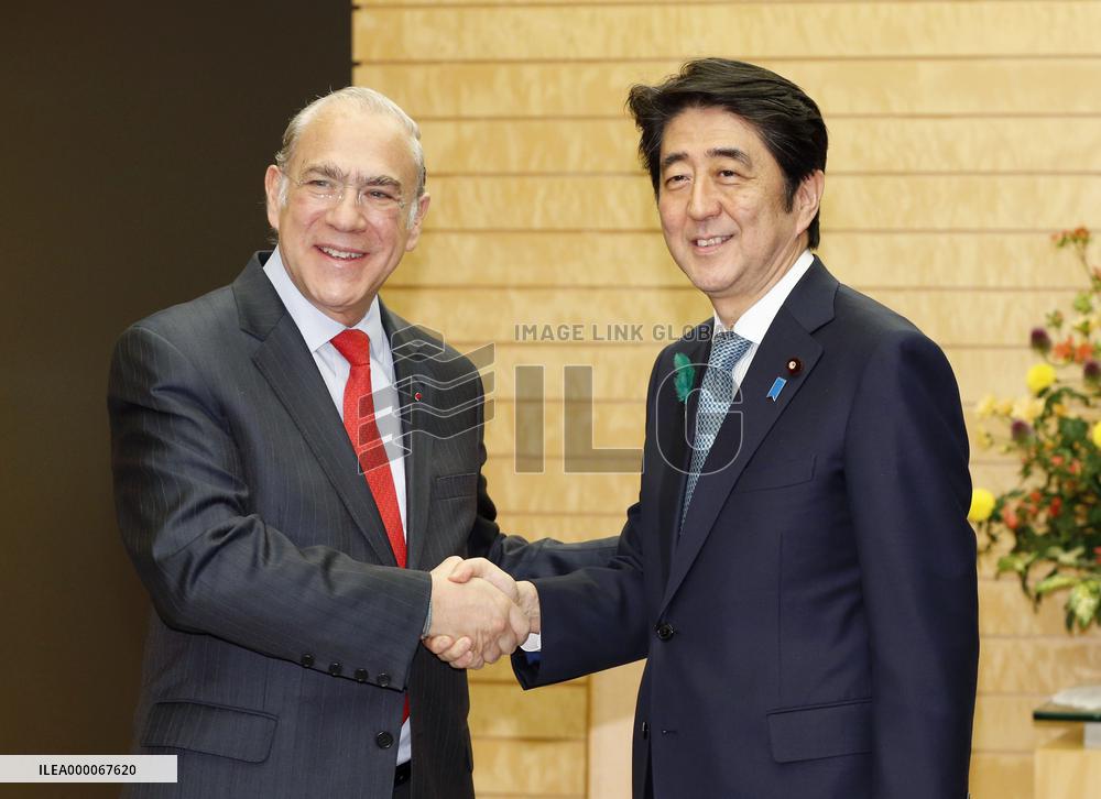 PM Abe meets with OECD secretary general