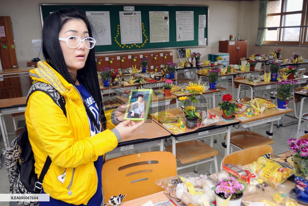 Mother of S. Korea ferry disaster victim visits son's classroom