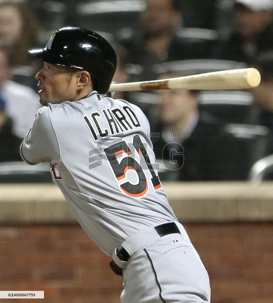 Marlins' Ichiro triples against Mets