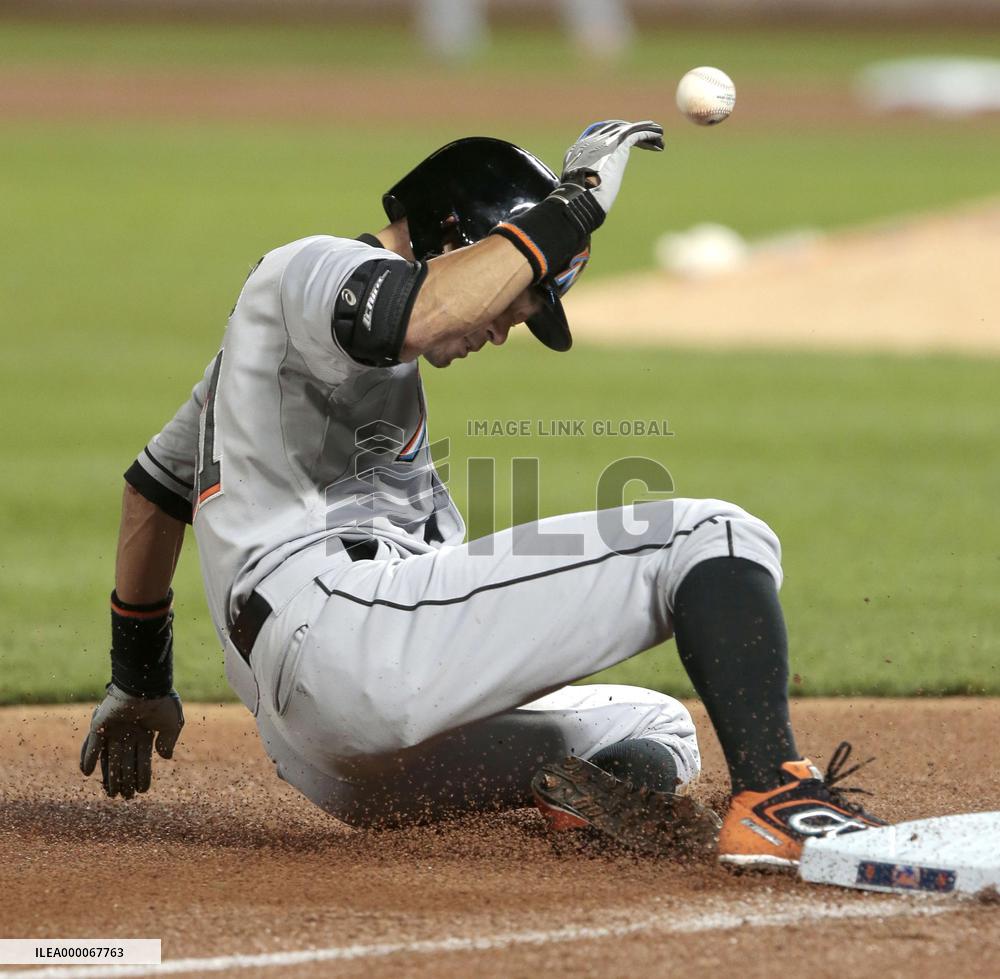 Marlins' Ichiro triples against Mets