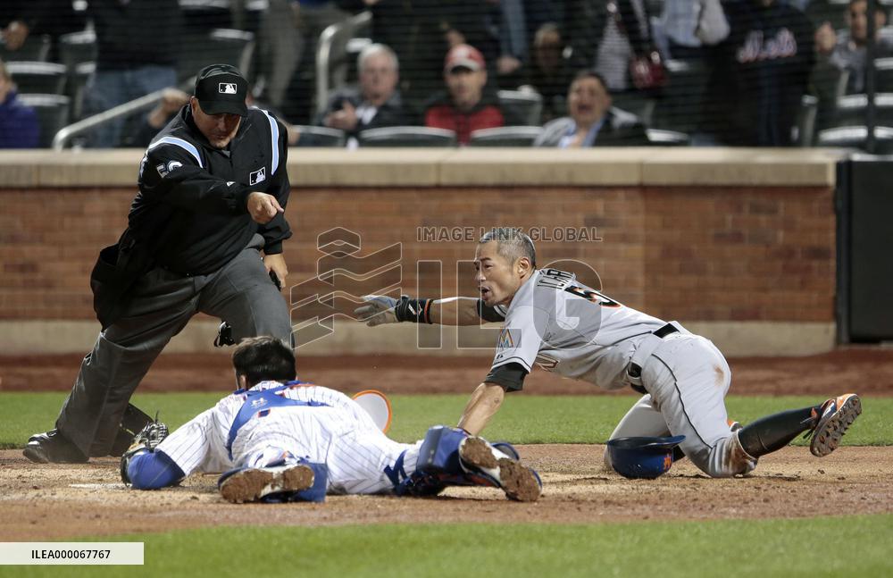 Marlins' Ichiro scores after "out" call overturned