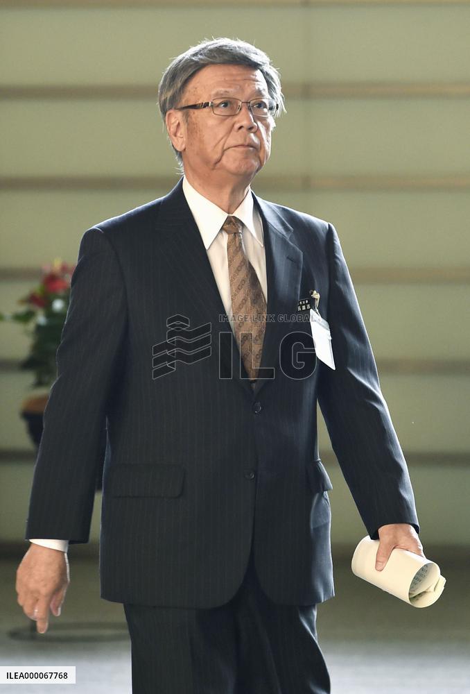 Abe, Okinawa gov. hold 1st talks over Futenma relocation
