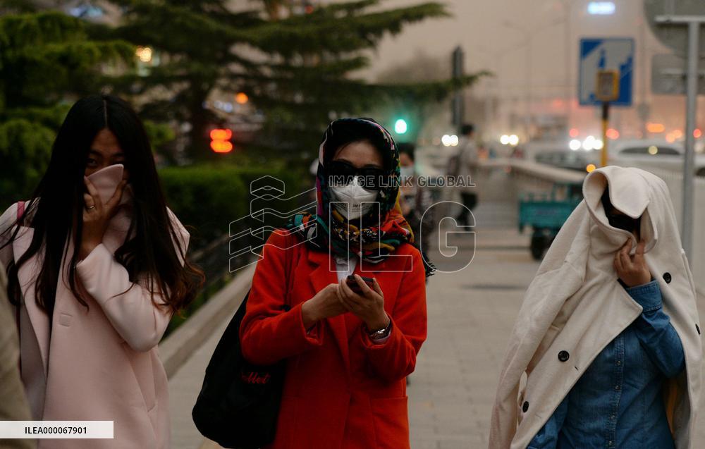 Year's worst level of yellow dust hits Beijing