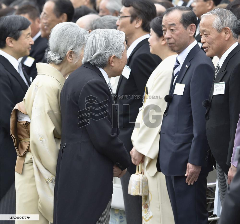 Emperor, empress meet with mayor of nuclear-affected town