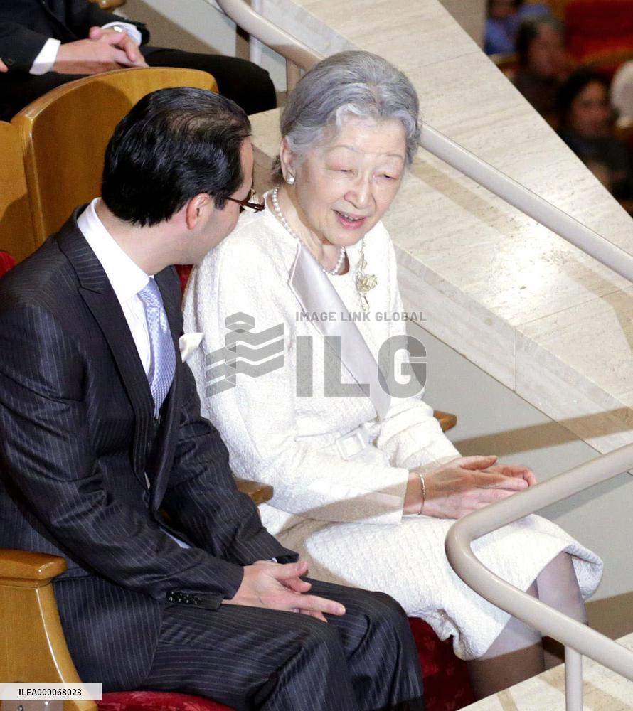 Empress attends Japanese pianist's concert in Tokyo