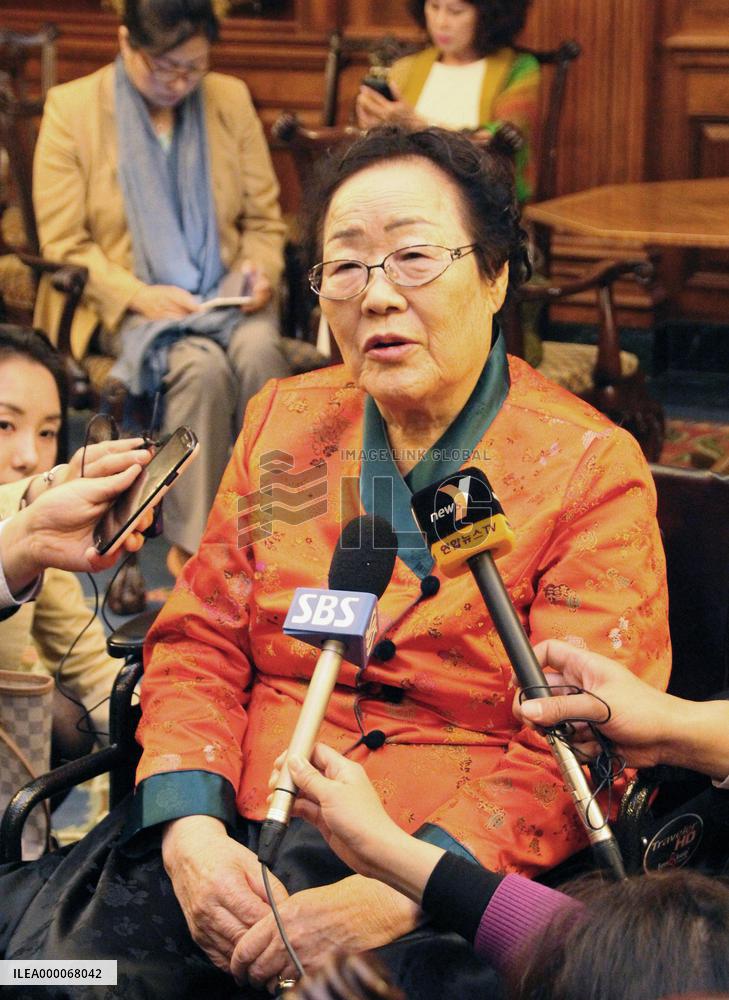 Ex-comfort woman visits U.S. Congress