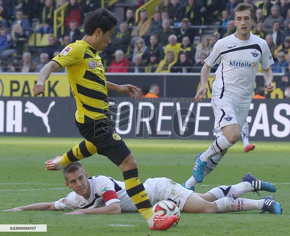 Kagawa's goal seals Dortmund's win over Paderborn