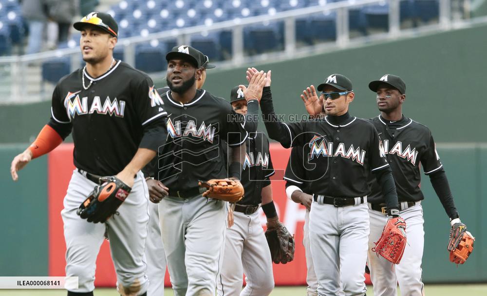 Marlins win again to take series vs. Phillies