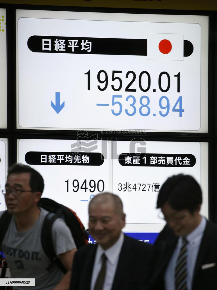 Nikkei posts steep losses as BOJ stays pat