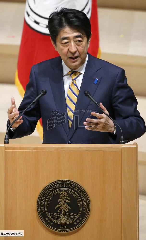 PM Abe attends symposium at Stanford Univ.