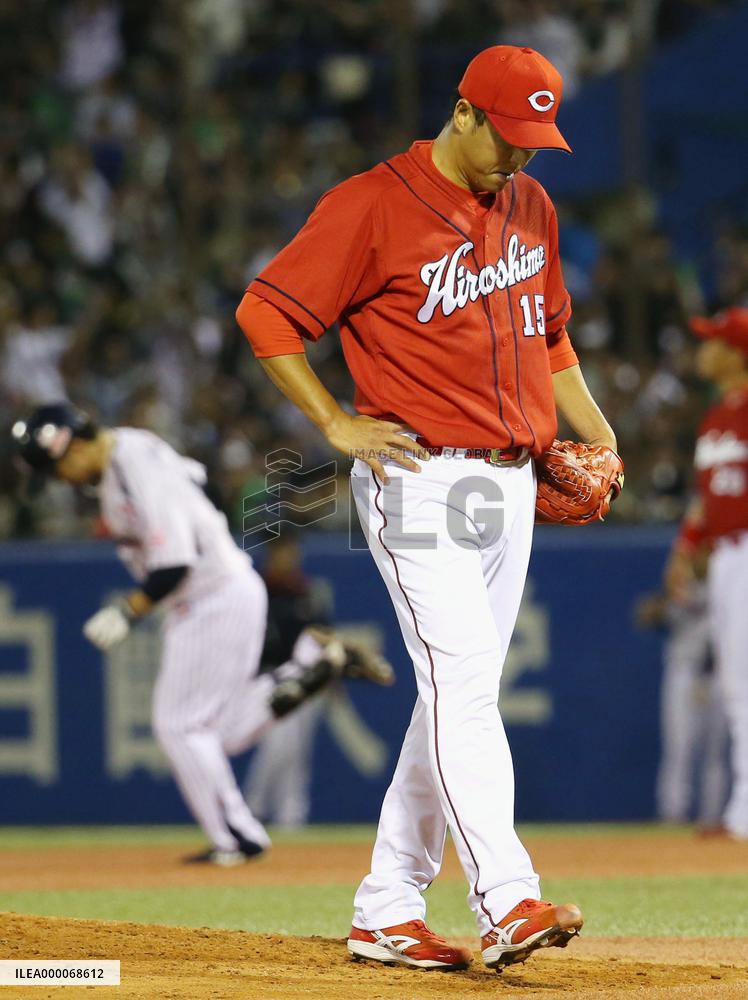 Swallows get to Kuroda early to snap losing skid