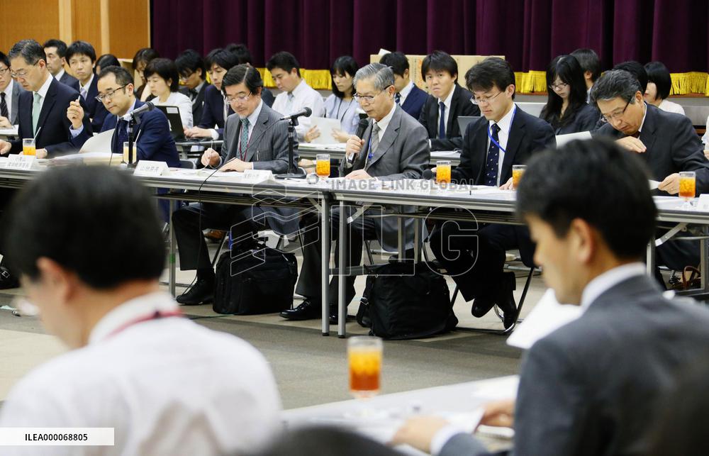 Experts endorse gov't-proposed 26% greenhouse gas emission cut target