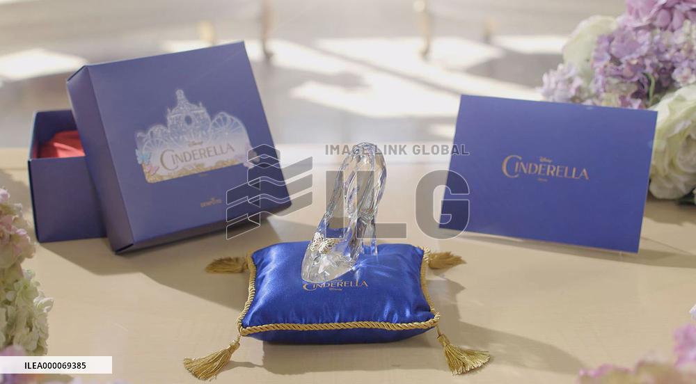 NTT sells telegram set with Cinderella glass shoe ornament