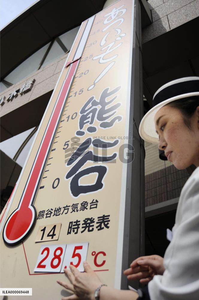 Big temperature display set up in Kumagaya