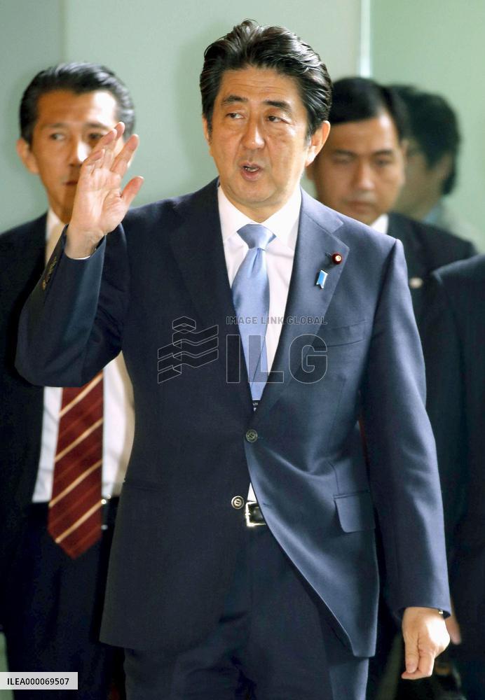 Prime Minister Abe becomes sixth longest serving Japanese leader