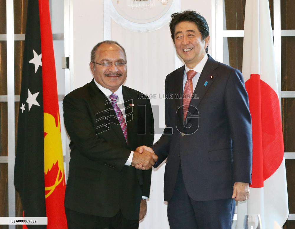 PMs of Japan, Papua New Guinea meet in Tokyo