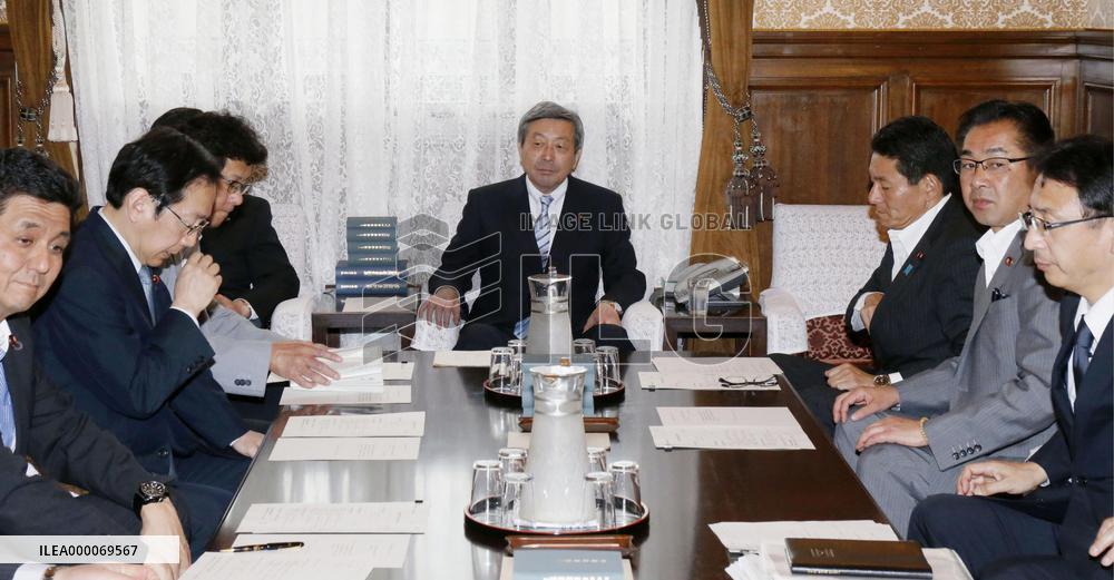 Lower house panel mulls schedule for Diet debate on security bills