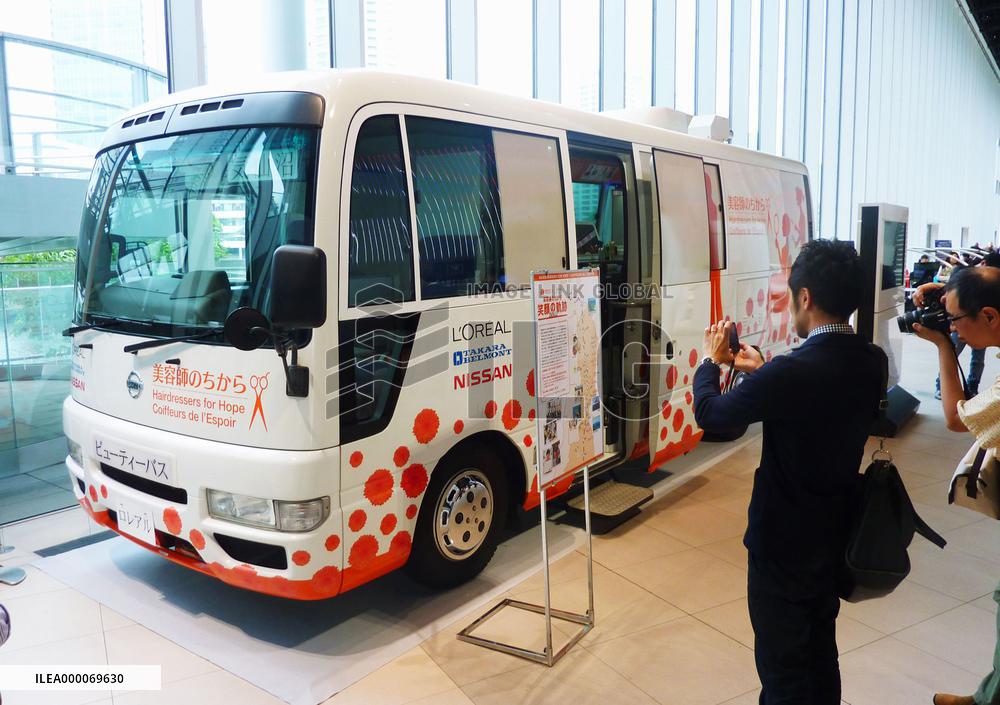 Mobile beauty parlor used in quake-hit area