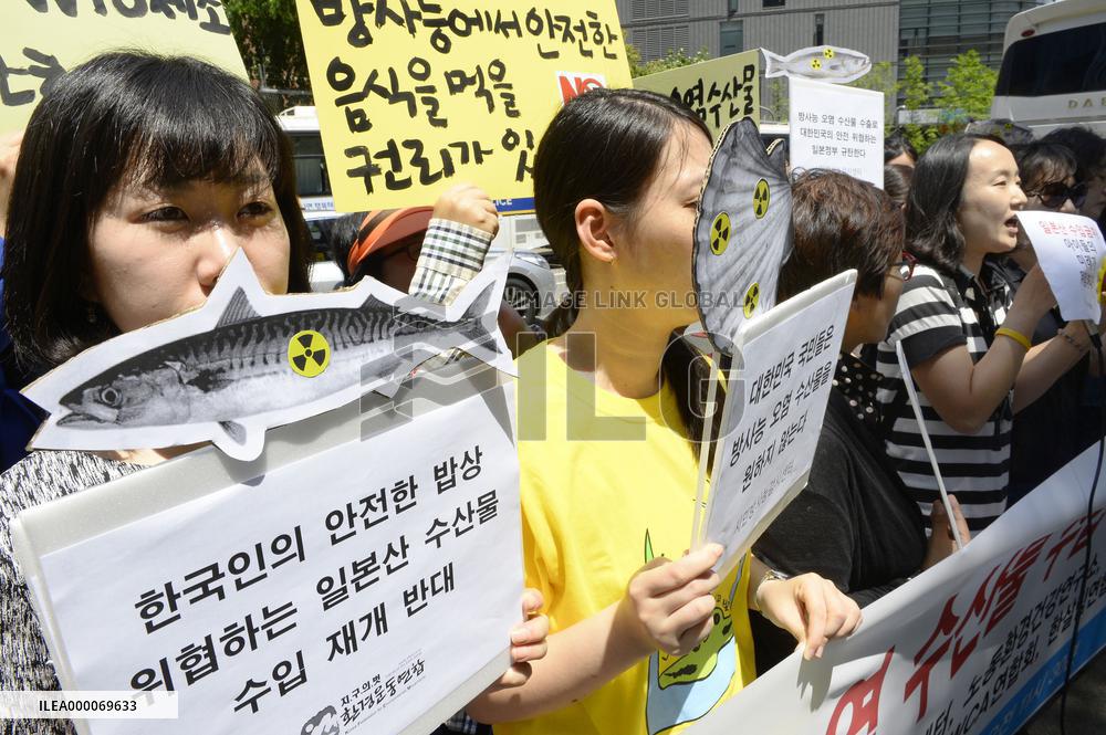 Protest against Japan's move over WTO consultation