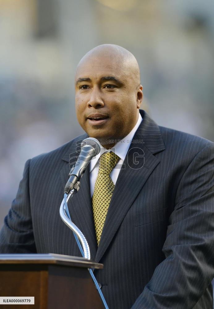 Yankees retire Bernie Williams' No. 51