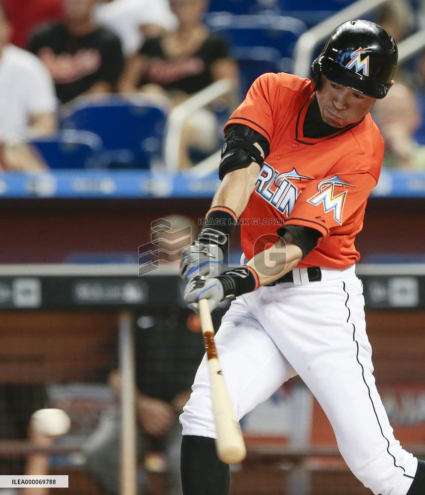 Ichiro gets pinch-hit single in Marlins win