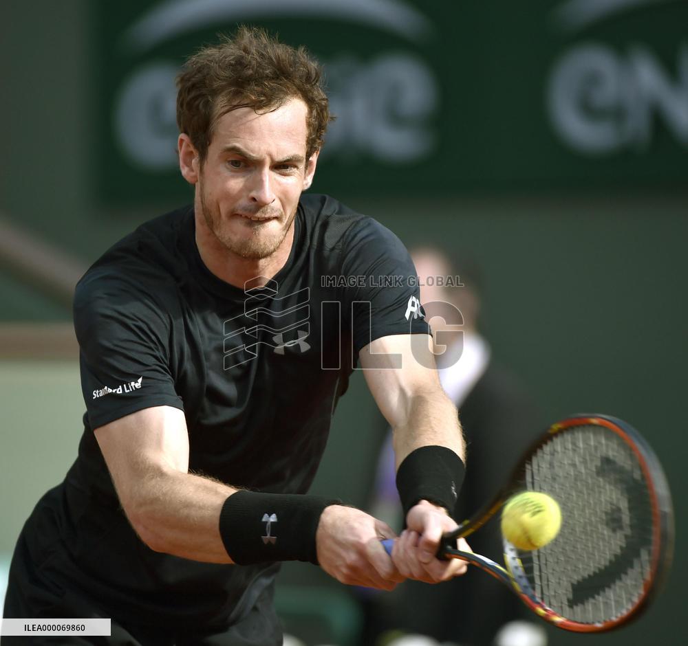 Murray advances to French Open 2nd round