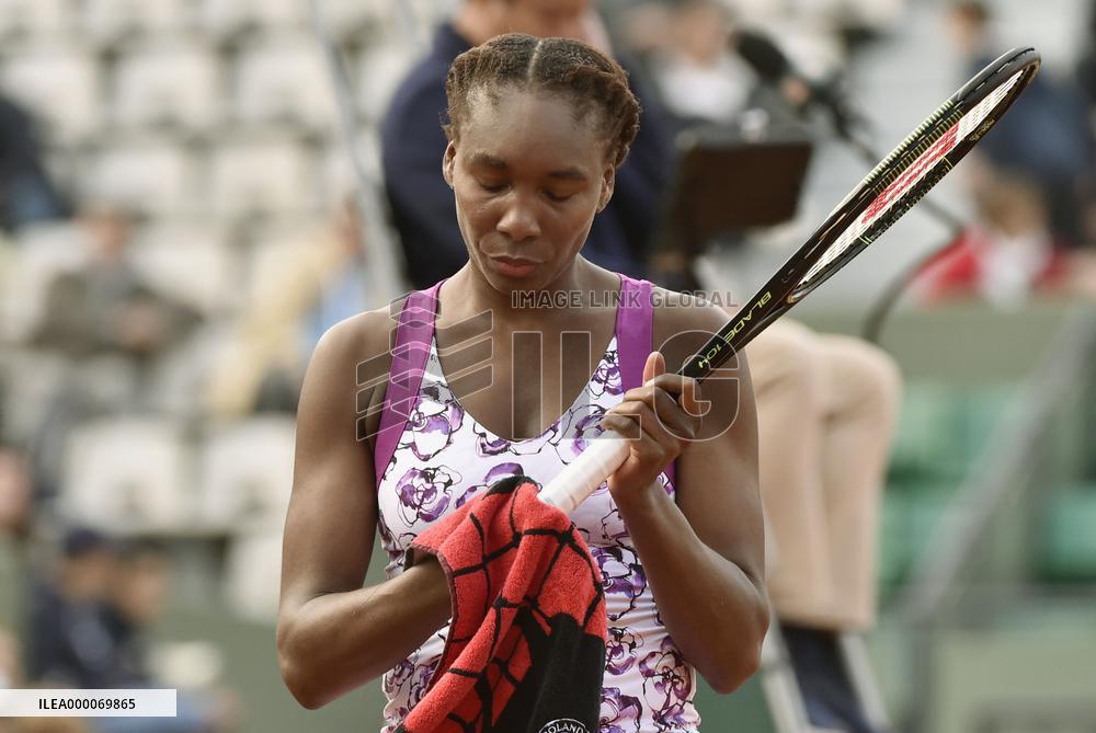 V. Williams beaten by Stephens at French Open