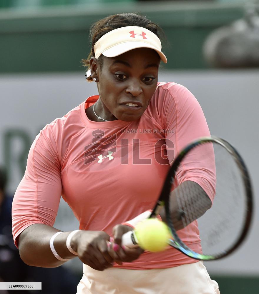 Stephens upsets V. Williams at French Open