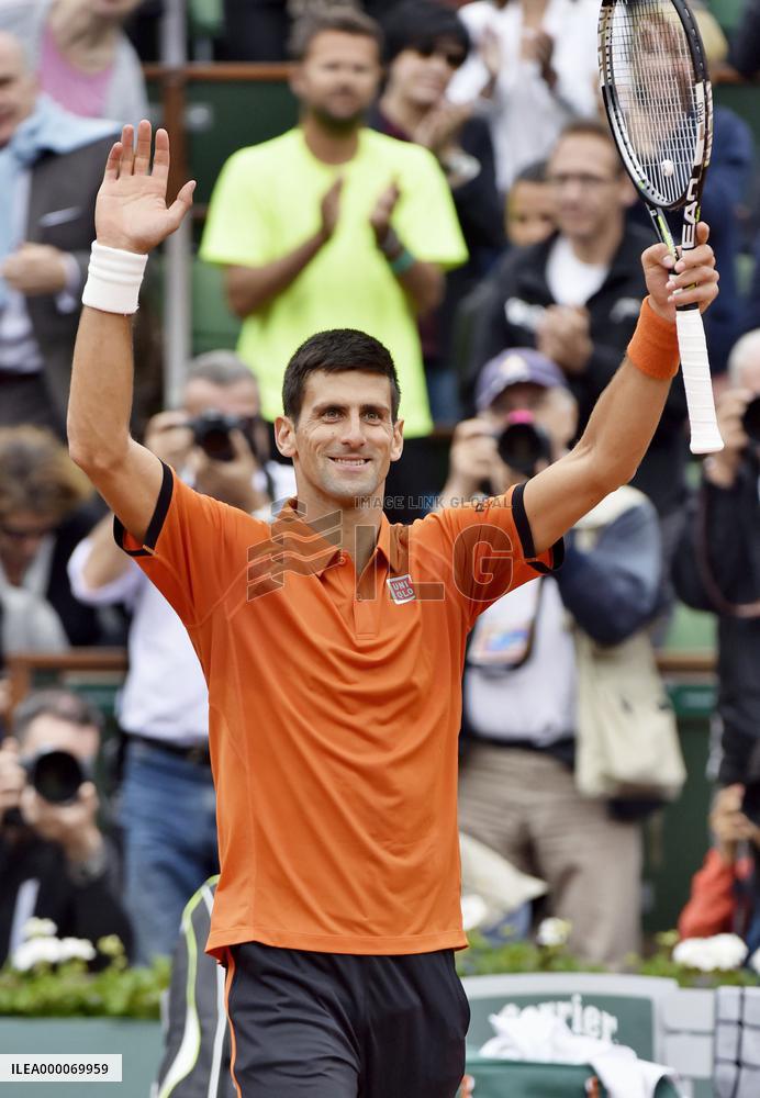 Djokovic through to French Open 2nd round