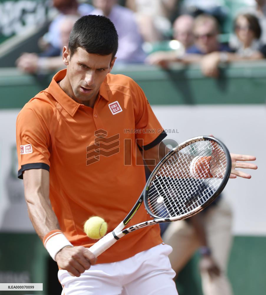 Djokovic cruises into 3rd round at French Open