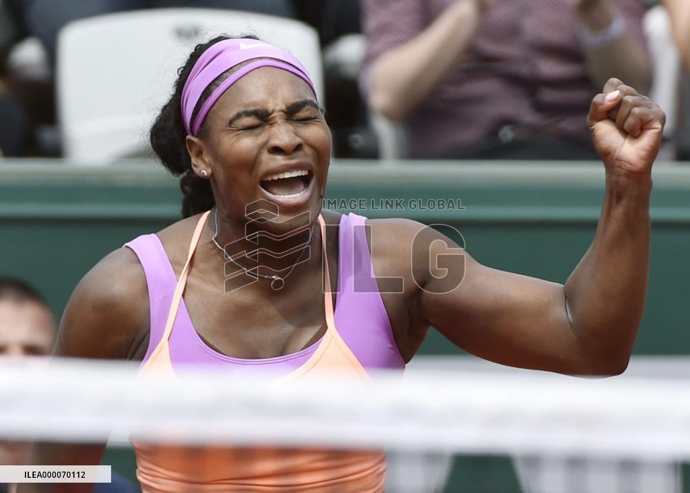 S. Williams survives at French Open