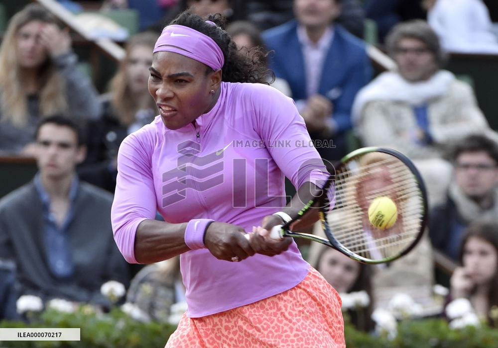 S. Williams advances to 4th round at French Open tennis