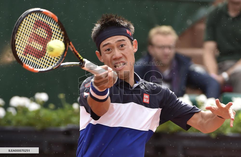 Nishikori powers into French Open quarterfinals for 1st time