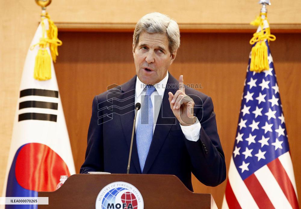 U.S. Secretary of State Kerry meets press in Seoul