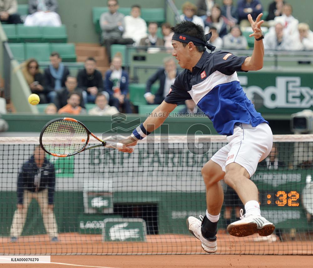 Nishikori powers into French Open quarterfinals for 1st time