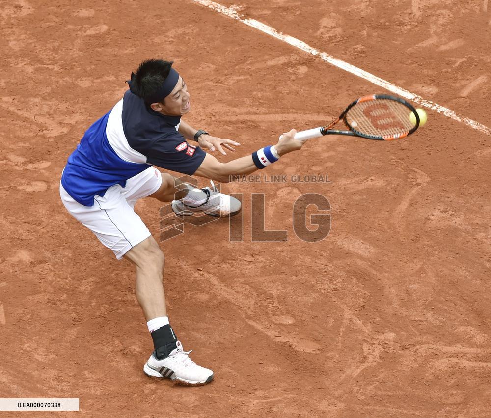 Nishikori powers into French Open quarterfinals for 1st time