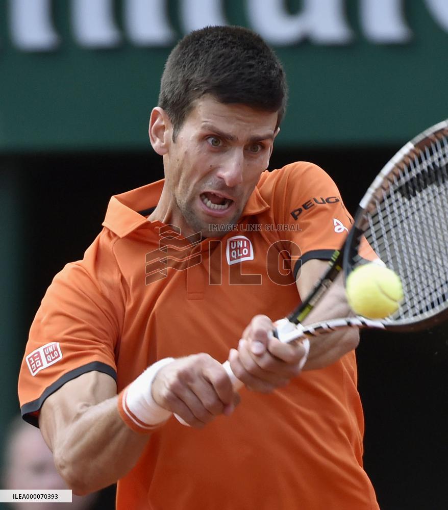 Djokovic cruises into French Open quarterfinals