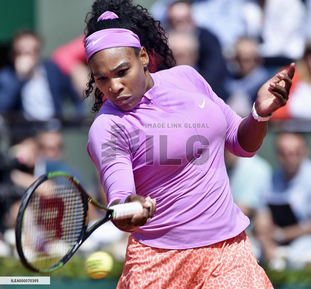 S. Williams survives another scare at French Open