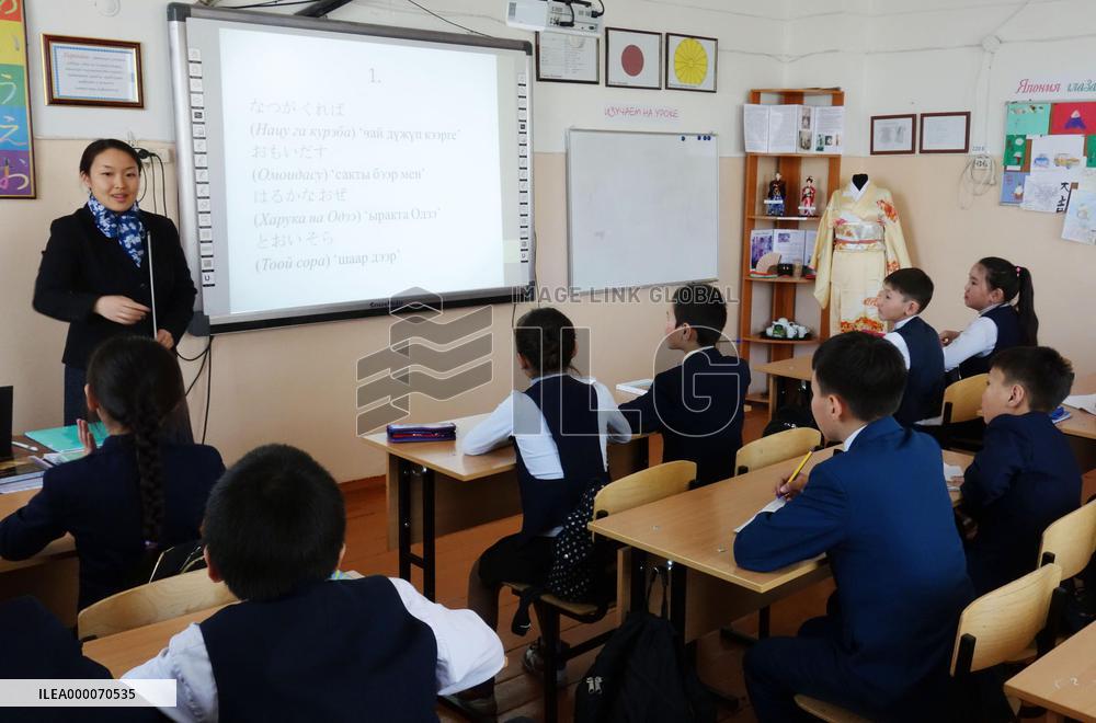 Japanese teacher speaks to students in Russia's Tuva Republic