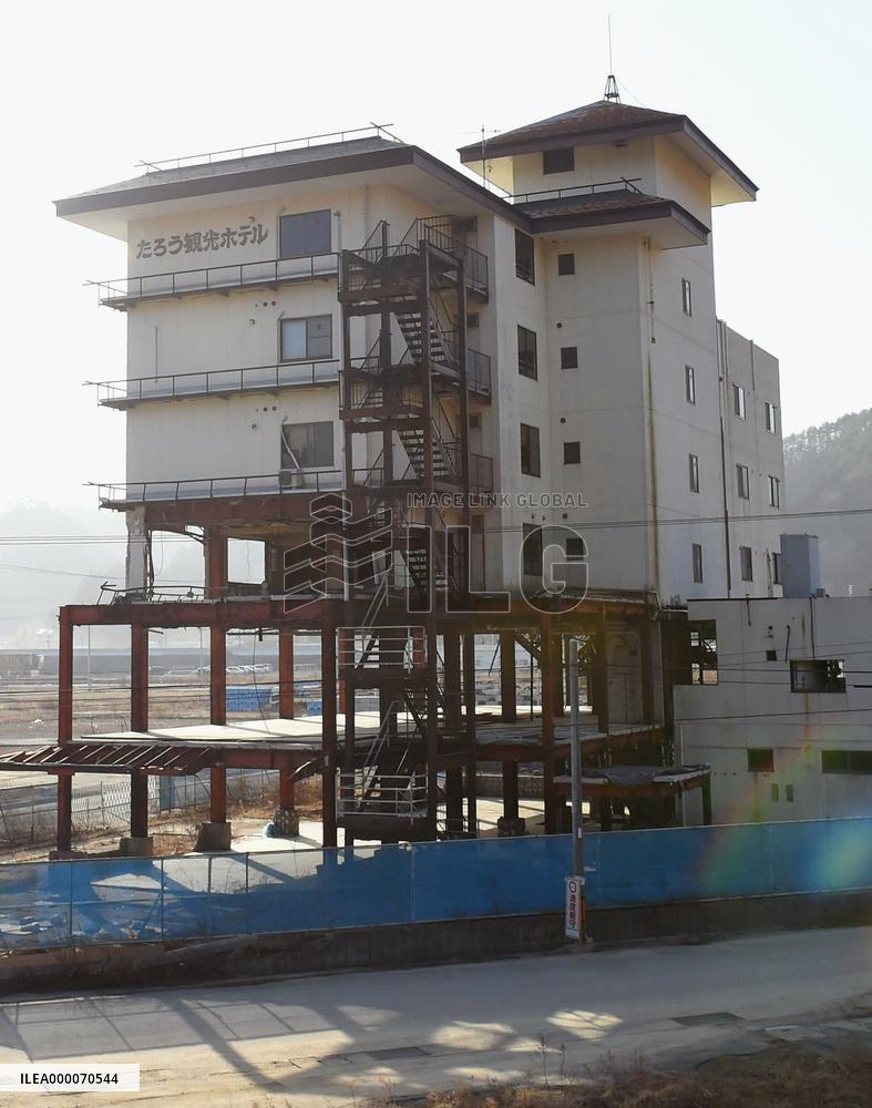 Tsunami-hit hotel in Iwate Pref. undergoing preservation work