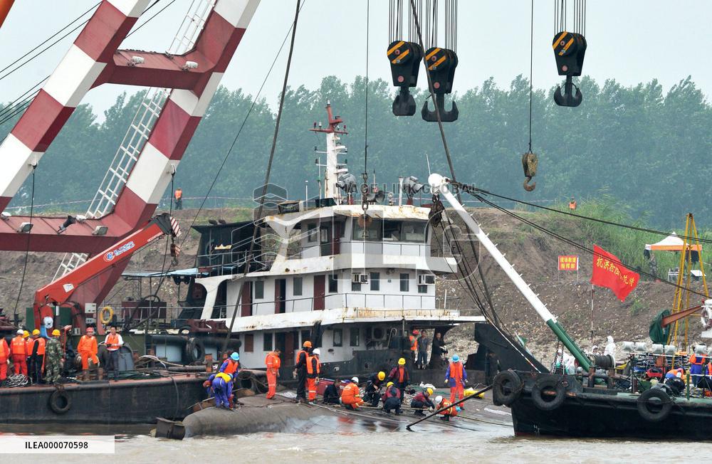 Death toll rising in China ship disaster as survival hopes dim